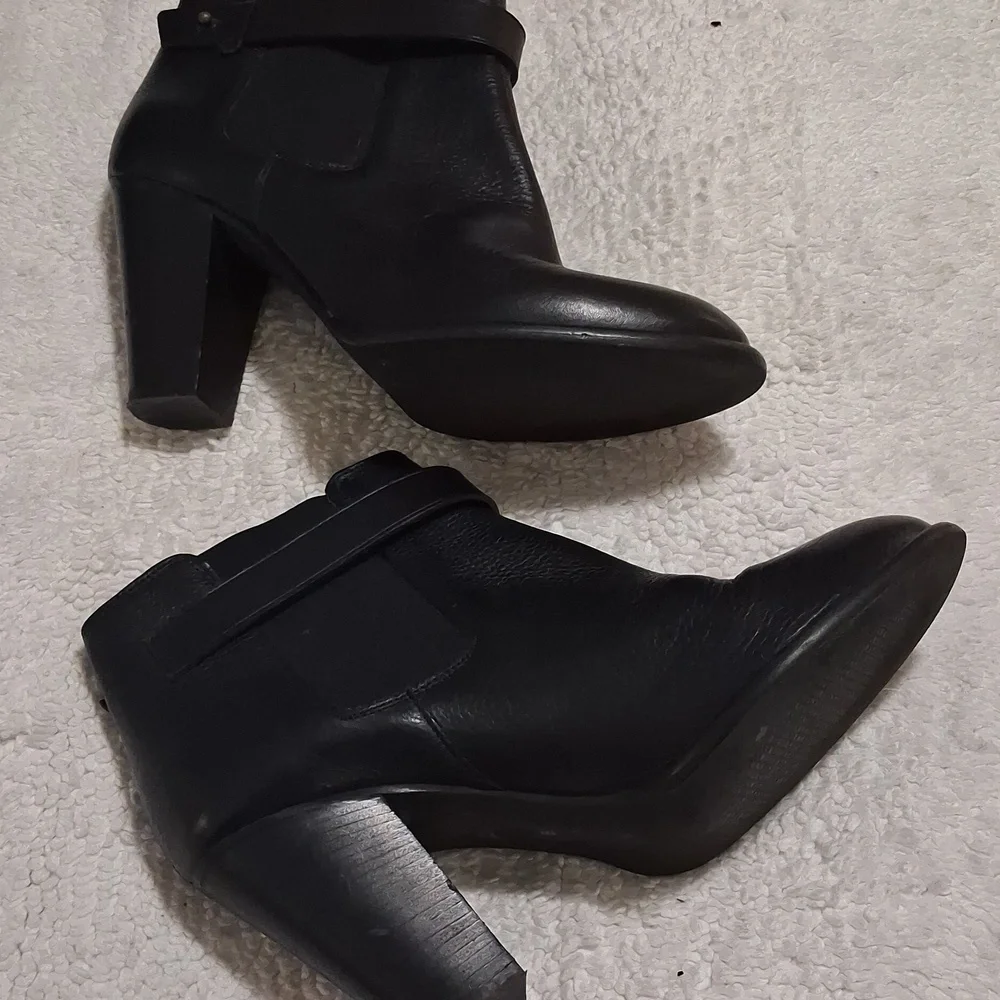 Madewell Black Leather Ankle Booties